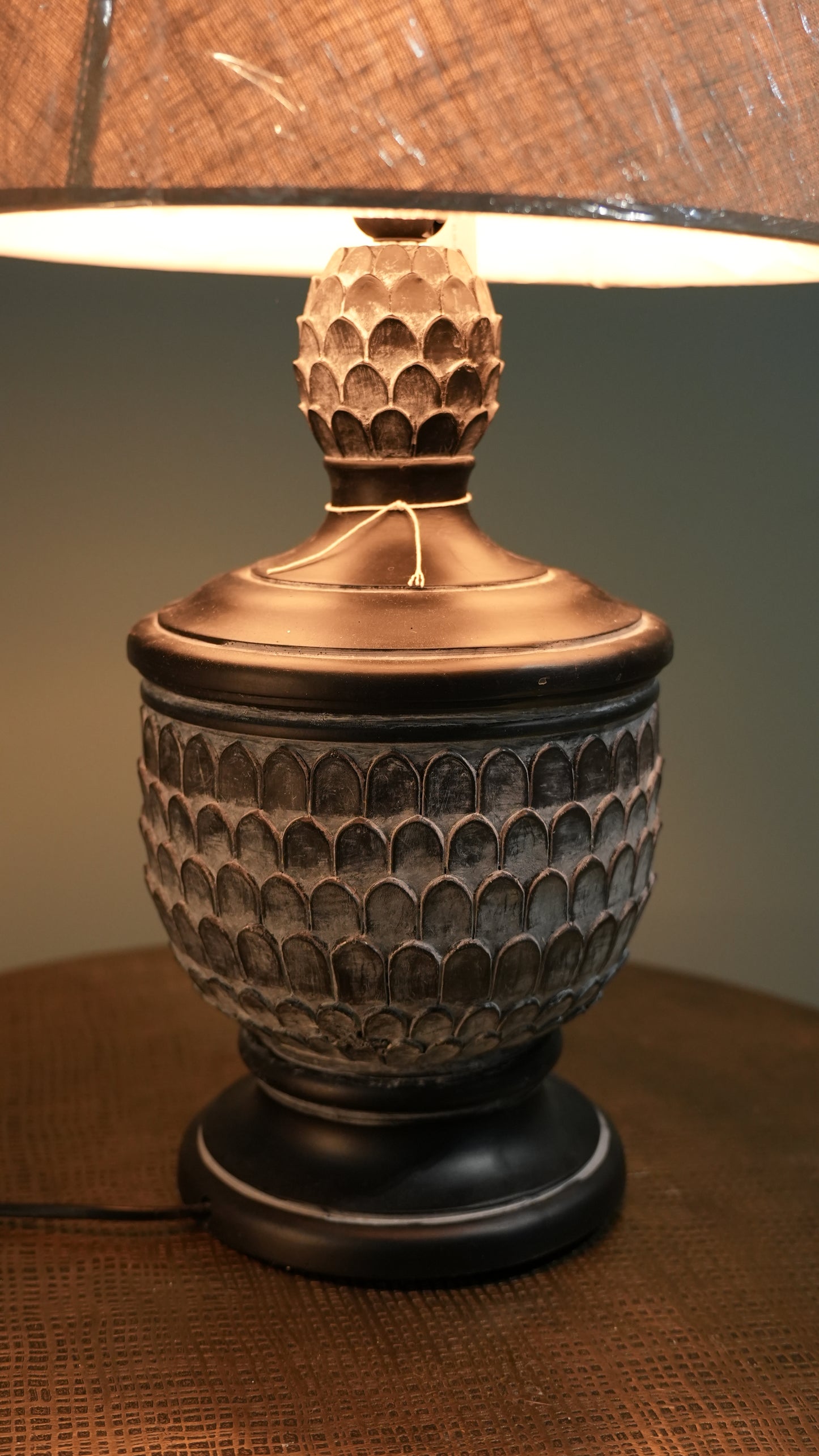 Derby Antique Resin Table Lamp
